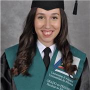 Maestra de apoyo para niños y niñas de Primaria